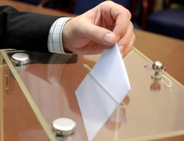 Kι άλλη δημοσκόπηση δείχνει τη ΝΔ να μην ξεπερνάει το «ταβάνι» της